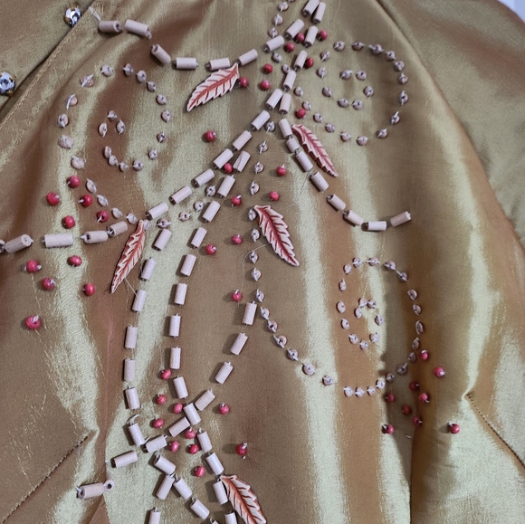 Traditional Vietnamese Clothing - Picture 7 of 10